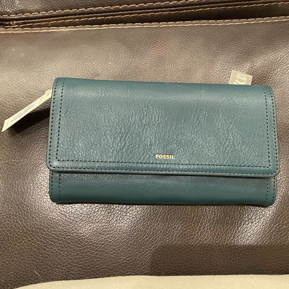Fossil Logan Flap Wallet on Sale, 54 